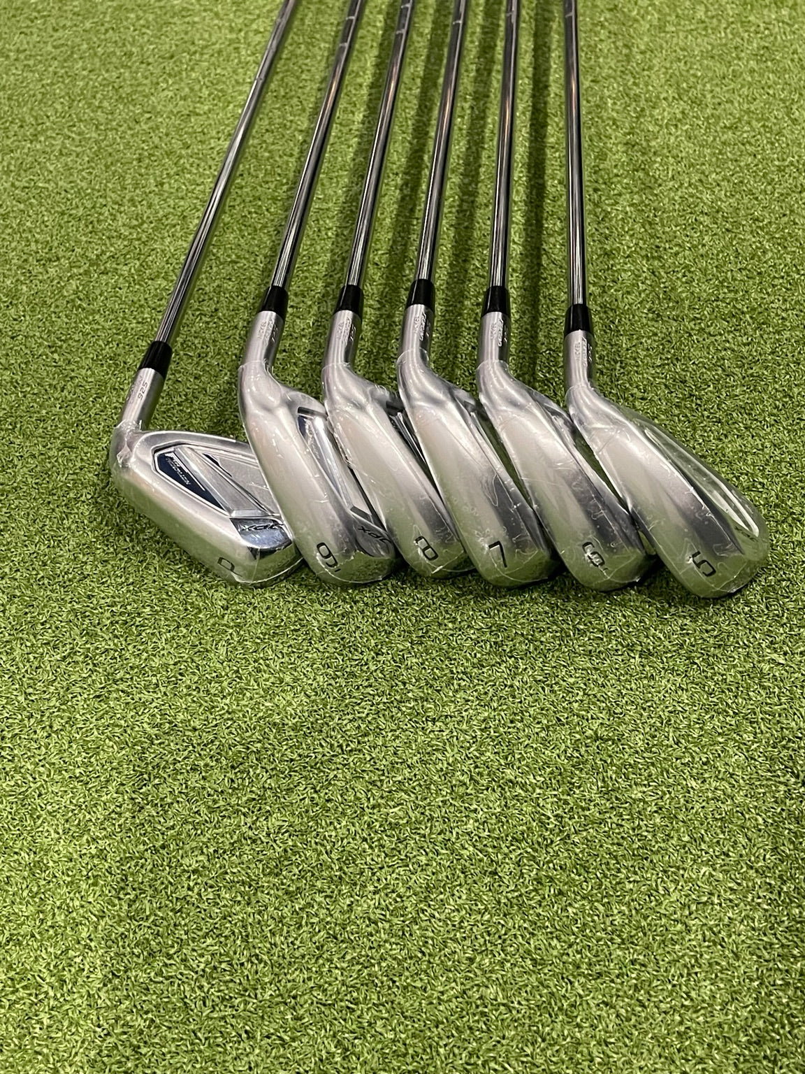 Mizuno JPX 925 Hot Metal HL Irons 5–PW – Regular Flex – Ex-Display