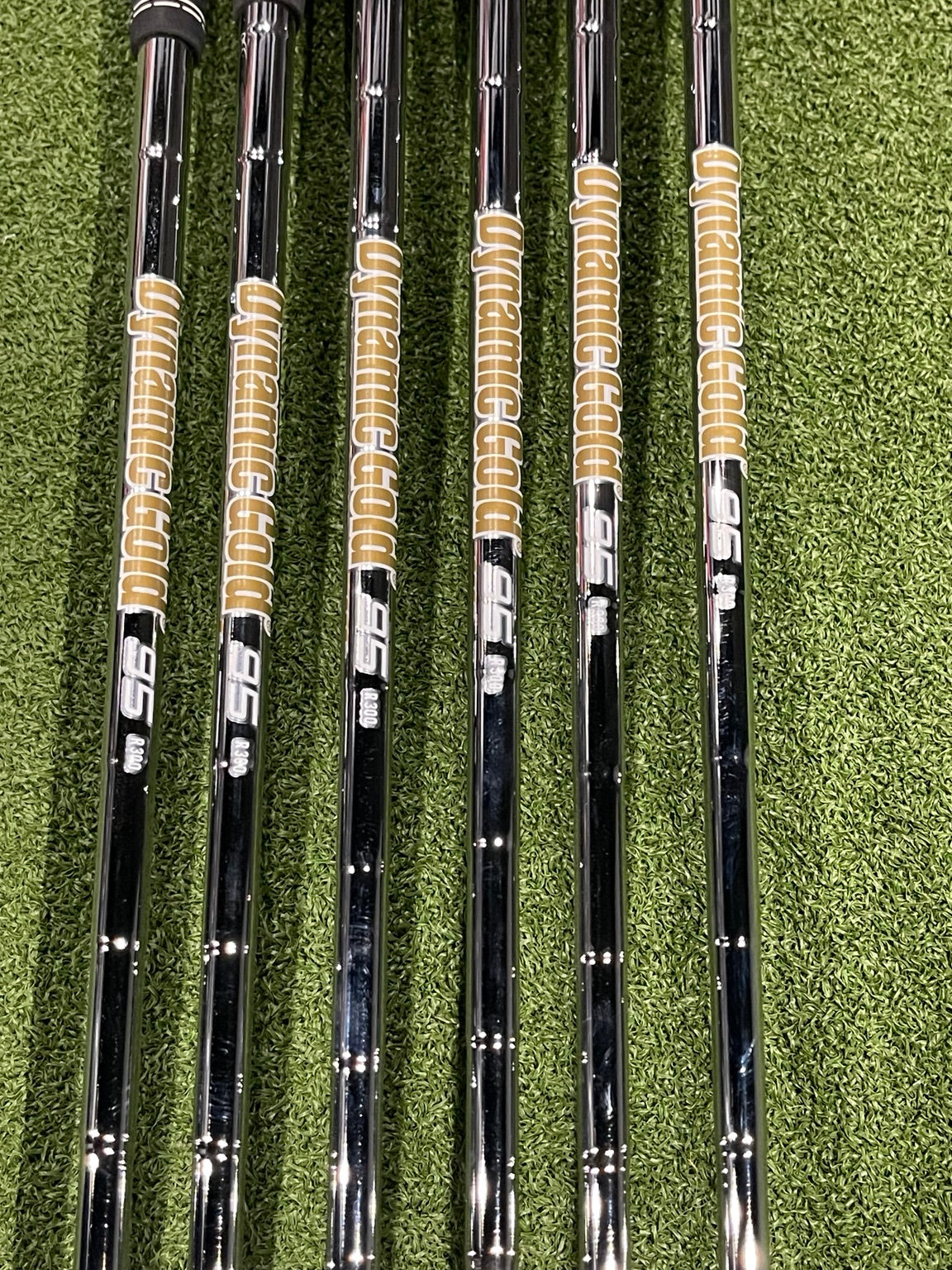 Mizuno JPX 925 Hot Metal HL Irons 5–PW – Regular Flex – Ex-Display